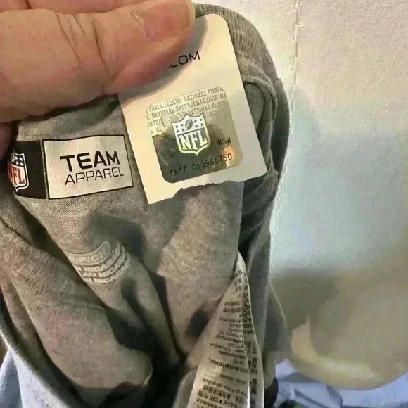 Official TEAM NFL Chicago BEARS Football T-Shirt NWT sz... SMALL - Picture 5 of 5